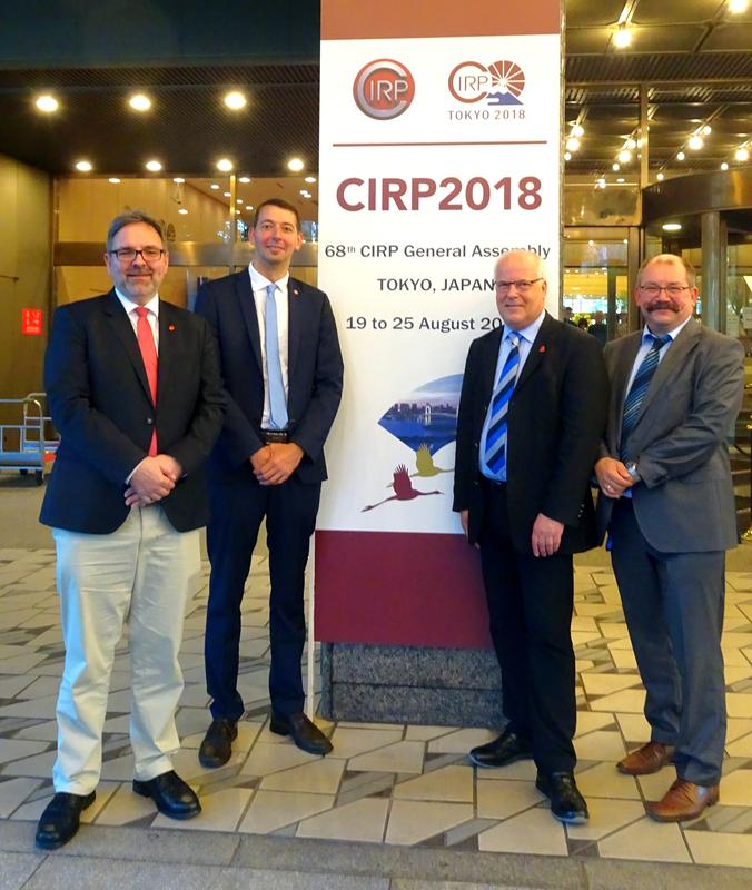 Vier Wissenschaftler der Arbeitsgruppe Fertigungstechnik sind nun CIRP-Mitglied: Prof. Carsten Heinzel, Dr.-Ing. Daniel Meyer, Prof. Ekkard Brinksmeier sowie Prof. Bernhard Karpuschewski (