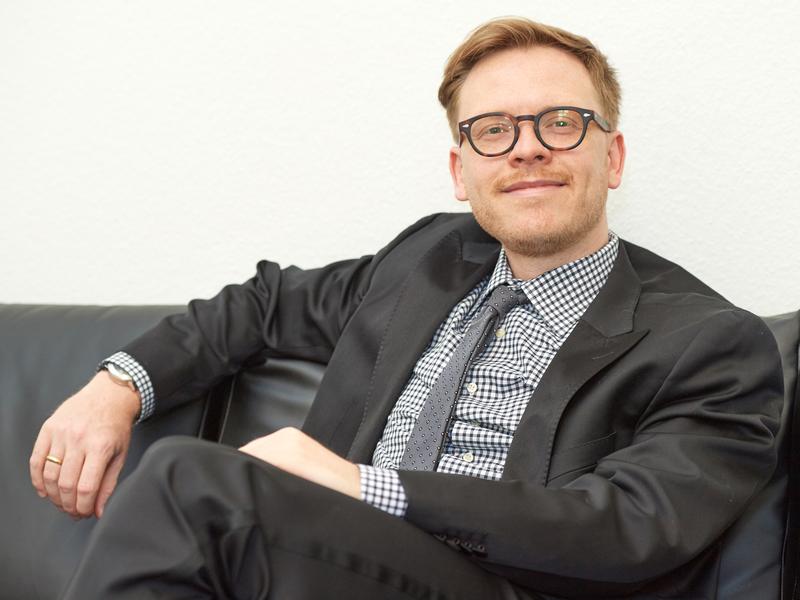 Der Philosoph Prof. Dr. Markus Gabriel lehrt und forscht an der Universität Bonn zur Erkenntnistheorie, Philosophie der Neuzeit und Gegenwart. 