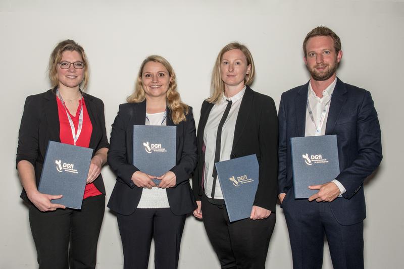 Die Preisträger der DGfI 2018: v.l. Dr. Eva Kaufmann (Werner-Müller-Preis), Dr. Carolin Daniel (Georges-Köhler-Preis), Dr. Susann Eichler (Herbert-Fischer-Preis) & Dr. Jan Böttcher (Fritz-und-Ursula