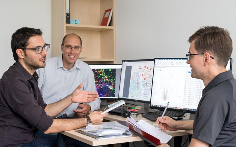 The scientific team of the Zika virus study (from left to right): Pietro Scaturro, Prof. Andreas Pichlmair and Dr. Alexey Stukalov. 