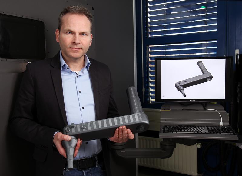 Professor Dr. Roman Teutsch und sein Team nutzen die Technik, um Bauteile für verschiedene Nutzfahrzeuge zu entwickeln.