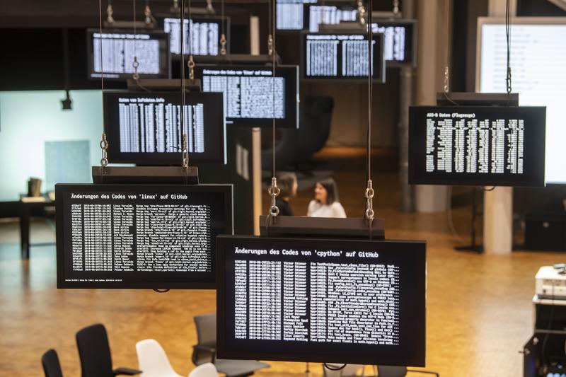 Installation "Die Welt als Datenfeld" von Peter Weibel und Christian Lölkes