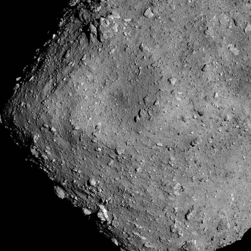Asteroid Ryugu aus einer Höhe von sechs Kilometern aufgenommen mit der „Optical Navigation Camera - Telescopic (ONC-T)”. Bild vom 20. Juli 2018.