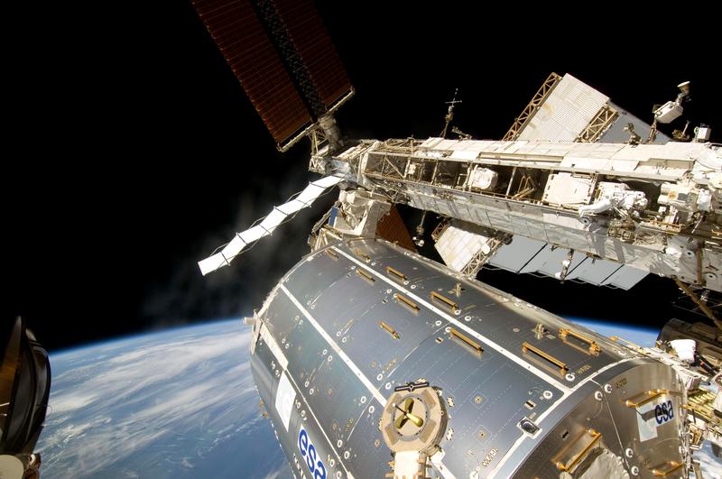 Seit mehr als zehn Jahren kreist das Forschungslabor Columbus als Teil der ISS über der Erde. 