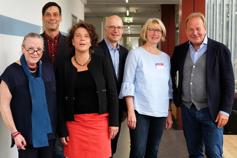 Maria-Eleonora Karsten, Prof. Dr. Holger Ziegler, Kathrin Bock-Famulla, Prof. Dr. Michael Stricker, Elke Alsago und Frank Bsirske (v.l.).