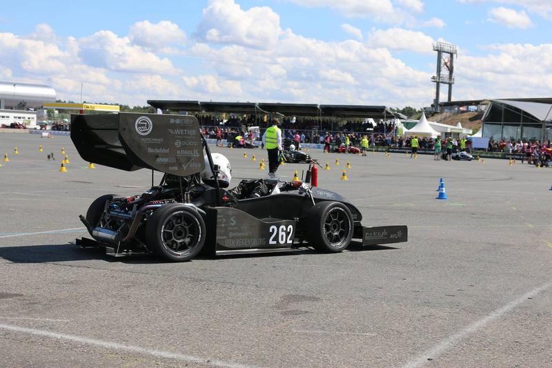 Das Team von Dynamics e.V. von der OTH Regensburg hat 2018 mit seinem Boliden RP18c wieder einen hervorragenden 5. Platz beim Formula Student Germany in Hockenheim erreicht.