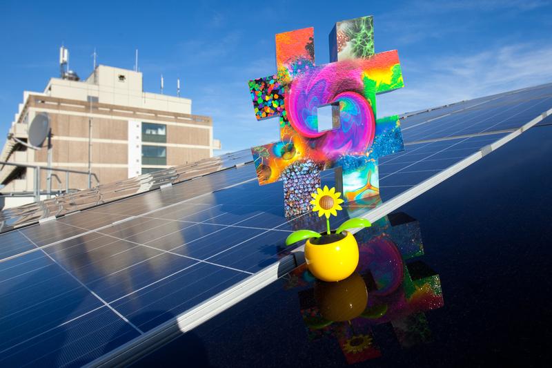 Hashtag Max-Planck-Tag auf der Photovoltaikanlage am MPI CEC
