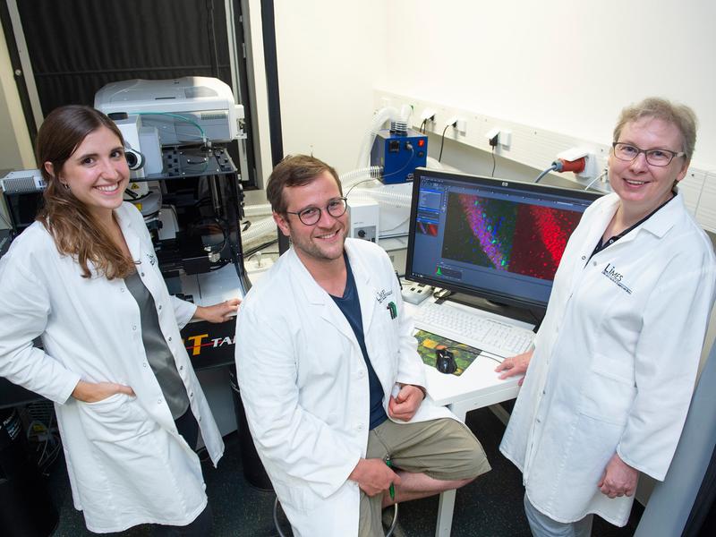 The team (from left): Nina Offermann, Lorenz Fülle and Prof. Dr. Irmgard Förster. 