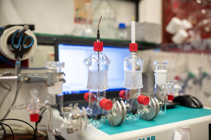 In dieser elektrochemischen Zelle führten die Forscher die Biobrennstoffzellentests durch.