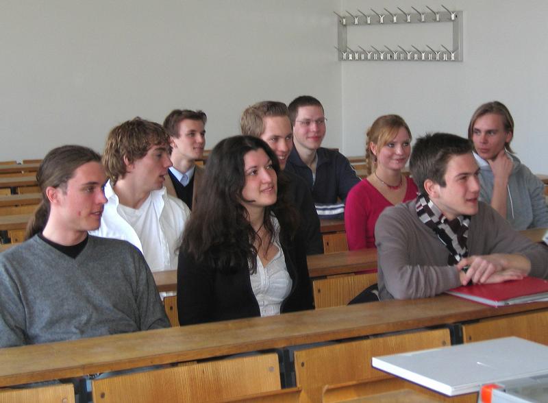 Die ersten neun Hochbegaten, die schon während ihrer Schulzeit an der Philipps-Universität Marburg studieren.