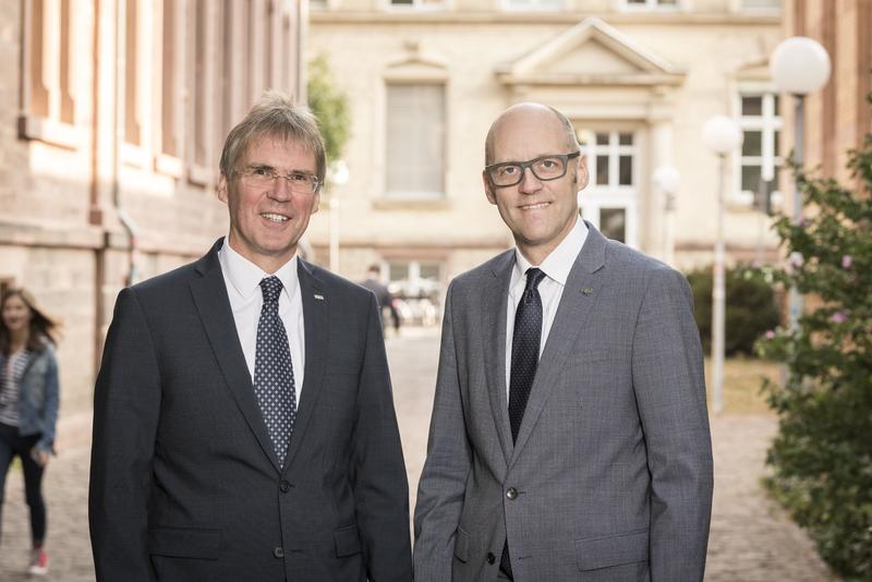 Präsident Prof. Holger Hanselka (links) und Vizepräsident Prof. Alexander Wanner (rechts).