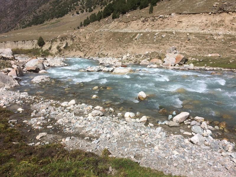 Das Gletscher-Abflusswasser ließe sich für die Treibhäuser nutzen, wenn man die Sedimente darin entfernt. 