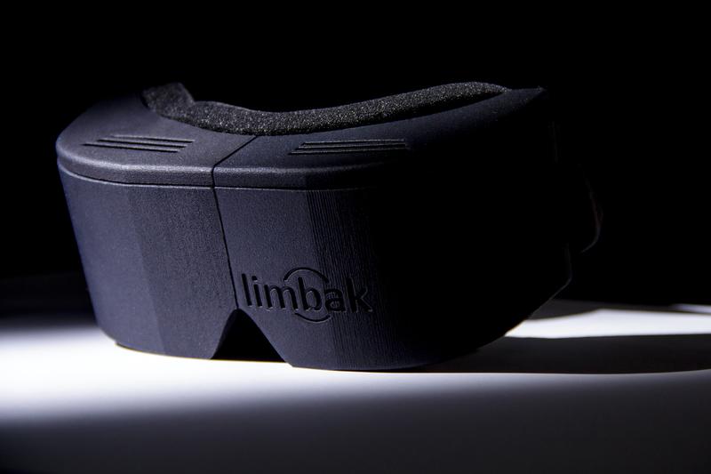 Prototyp einer VR-Brille mit 4 hochauflösenden OLED-Mikrodisplays