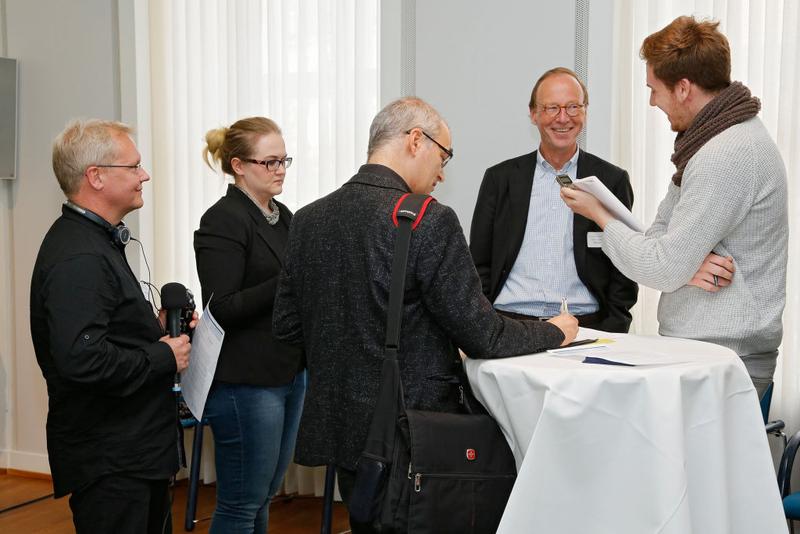  	Journalistinnen & Journalisten im Gespräch mit Experten