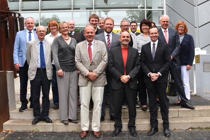 Landwirtschaftsminister Wissing möchte die Kräfte der Landesbehörden und der TH Bingen in der Agrarwirtschaft bündeln.