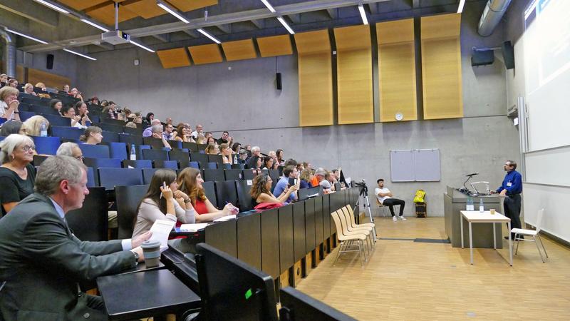 Professor Dr. Maurice Feldman gab wissenschaftliche Einblicke in die „Verhaltensanalyse im Kindeswohl.