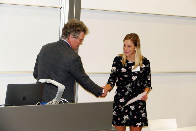 Professor Dr. Erik Arntzen, Präsident der EABA, verlieh vier Studentinnen den „B.F. Skinner Foundation Award for students in Europe“, unter ihnen der FHWS-Studentin Alexandra Schönleber. 