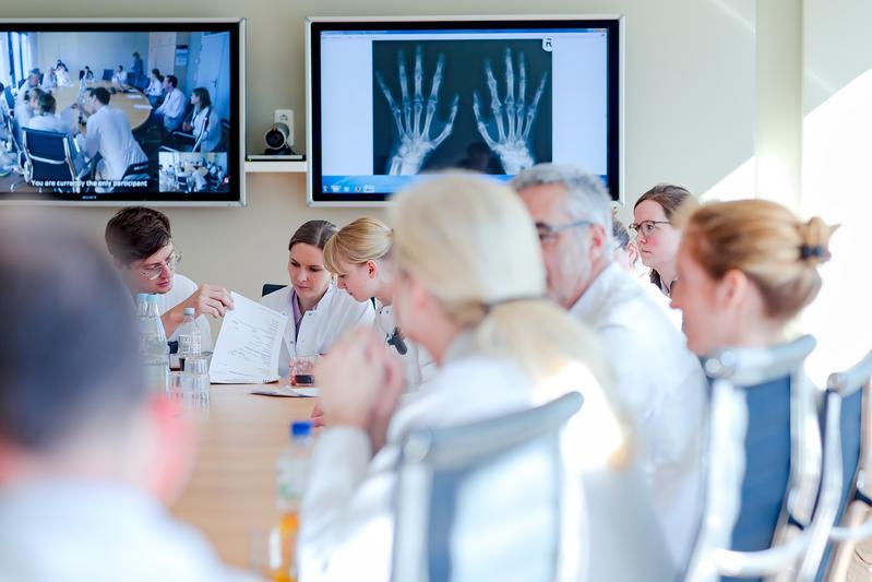 Therapiekonferenz im Exzellenzzentrum Entzündungsmedizin in Kiel.