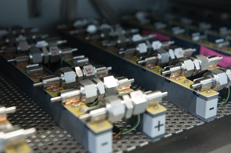 Im Exzellenzcluster zur Batterieforschung suchen Forschende der Uni Ulm und des KIT gemeinsam nach leistungsfähigen und umweltschonenden Alternativen zur Lithium-Ionen-Batterie