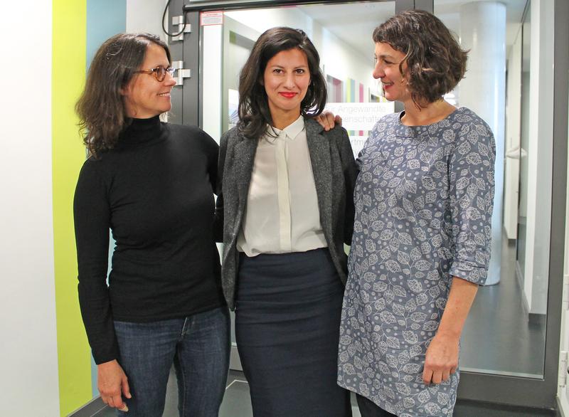 An der hsg Bochum sind die beiden Professorinnen Dr. Heike Köckler (im Bild links) und Dr. Christiane Falge (rechts im Bild) die Mentorinnen von Sandhya Küsters.