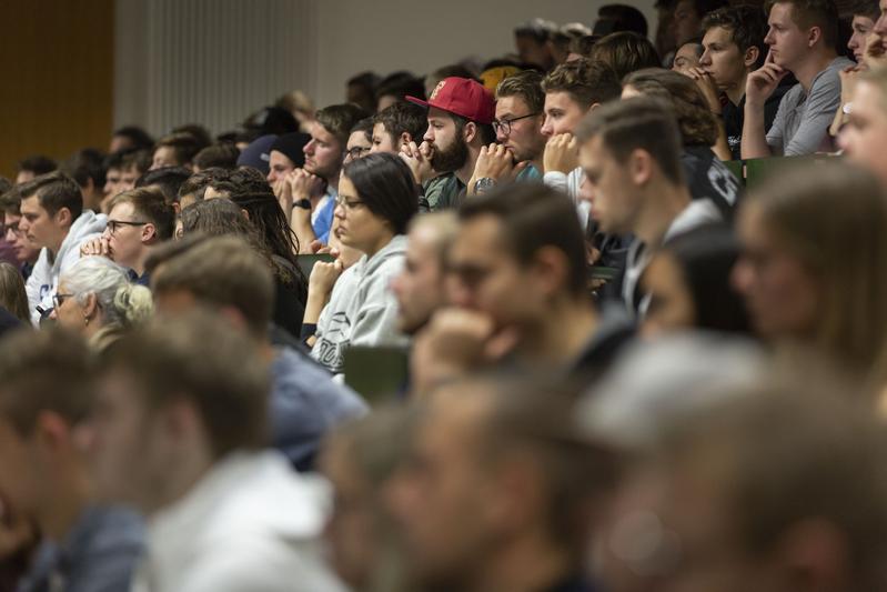 Erstsemesterbegrüßung an der OTH Regensburg: Zum Wintersemester 2018/2019 starten insgesamt rund 2100 neue Bachelorstudierende. 