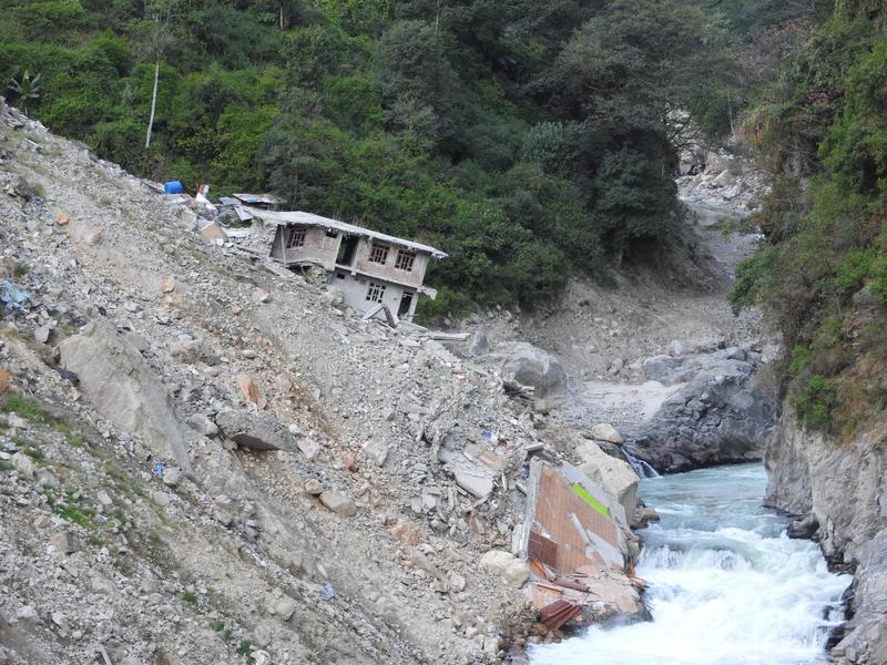Die Sturzflut nach dem Ausbruch eines Gletschersees verwüstete ein Flusstal in Nepal.