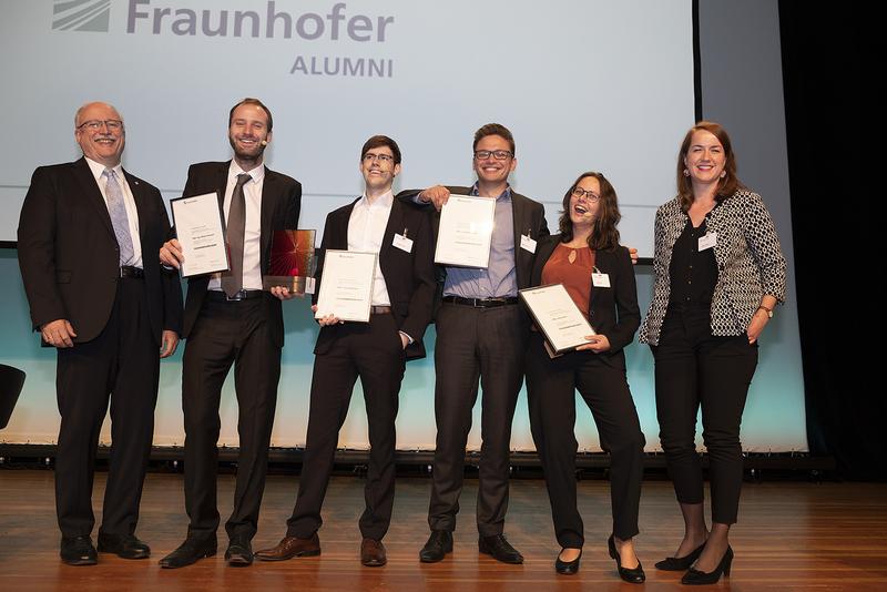 Gewinner Simon Vervoort (2.v.l.) überzeugte das Publikum beim Science-Slam.