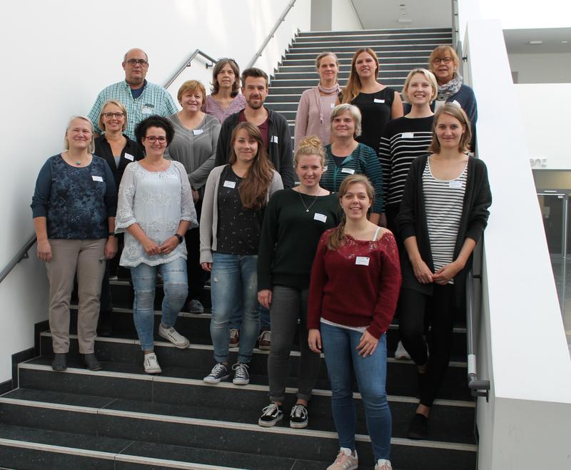 Hebammen und Ärzt*innen aus den teilnehmenden Kliniken in NRW trafen sich Anfang Oktober 2018 mit dem Forscherteam in Bochum.