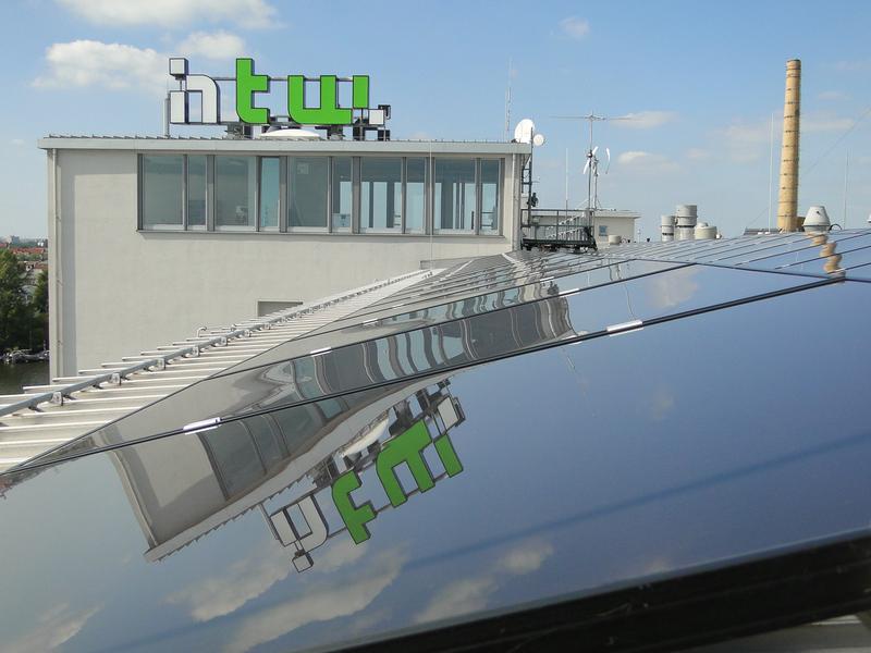 Photovoltaikanlagen auf dem Dach der HTW Berlin. 