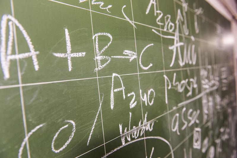 Im neuen Zentrum MathSEE bündeln Wissenschaftlerinnen und Wissenschaftler aus verschiedenen Disziplinen die mathematische Forschung am KIT.