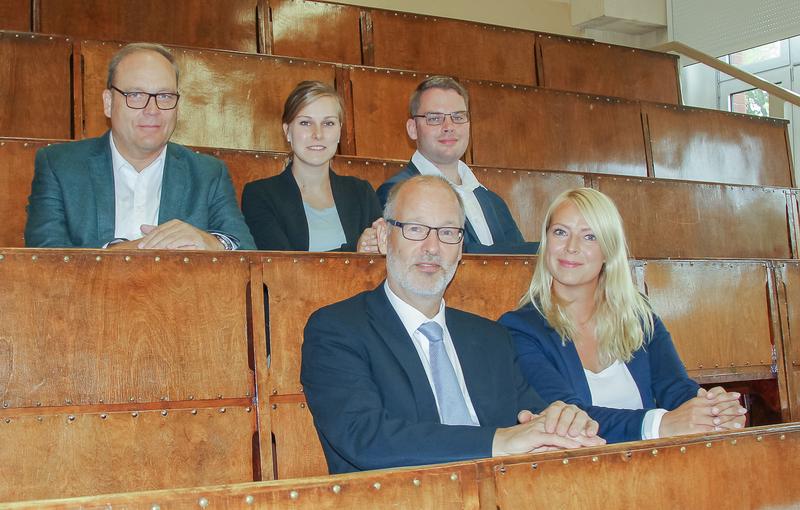 Team AgeWell.de (v.l.n.r.: Lars Wamsiedler, Prof. Dr. Wolfgang Hoffmann, Katharina Dietzel, Dr. Ina Zwingmann und Alexander Eßer) 