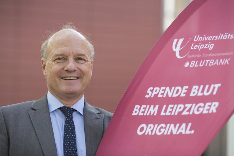 Die einzigartige Kombination am UKL aus klinischer Transfusionsmedizin und großem Blutspendedienst weiterentwickeln: Prof. Reinhard Henschler ist neuer Leiter des Instituts für Transfusionsmedizin.