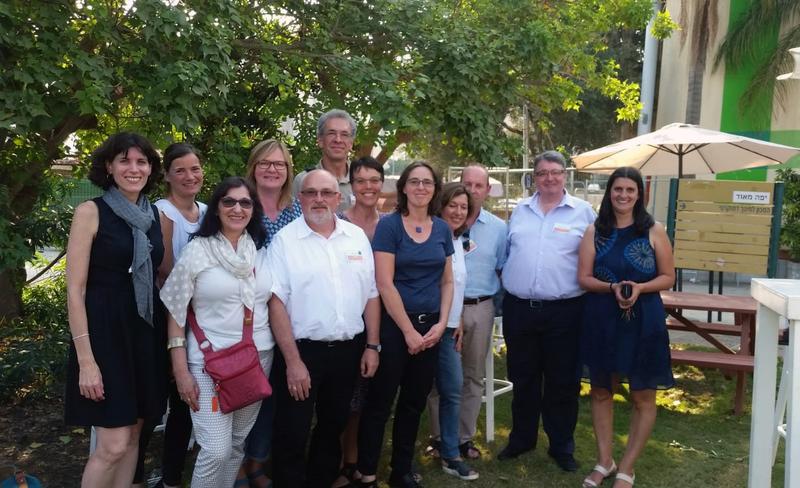 Karlsruher Delegation mit Gastgebern in Tel Aviv