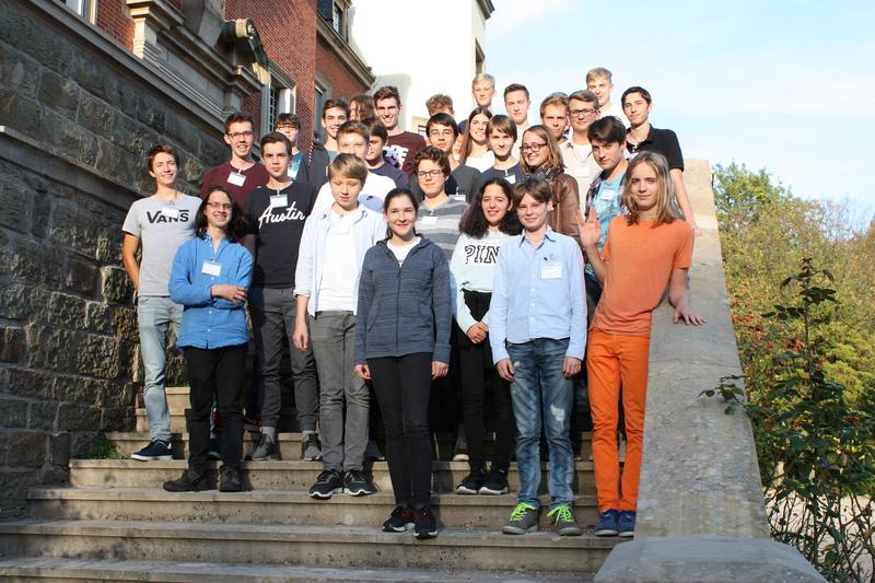 Teilnehmerinnen und Teilnehmer der Fraunhofer-Talent-School 2018 am Fraunhofer-Institutszentrum Schloss Birlinghoven.