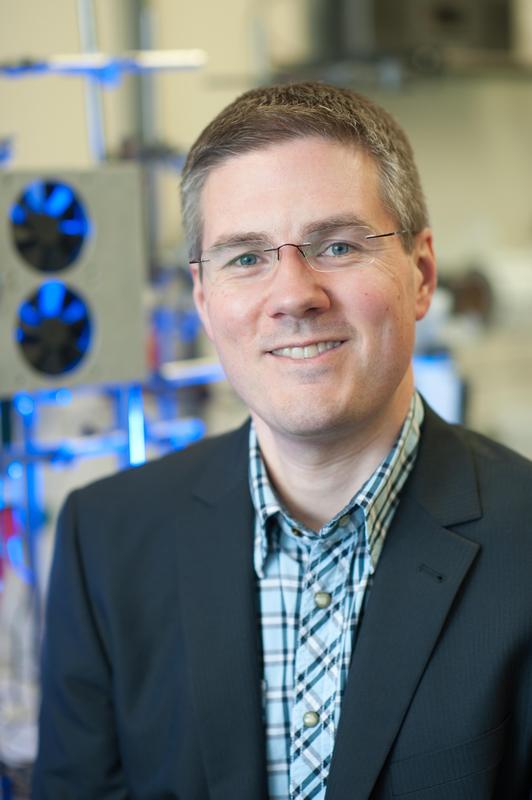 Prof. Carsten Streb forscht am Institut für Anorganische Chemie I der Universität Ulm