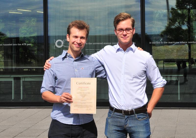 Award winners of the ImmunoTool Award 2018: Dario-Lucas Helbing and Leopold Böhm, medical students of the Friedrich Schiller University Jena and doctoral students at the Leibniz Institute on Aging. 