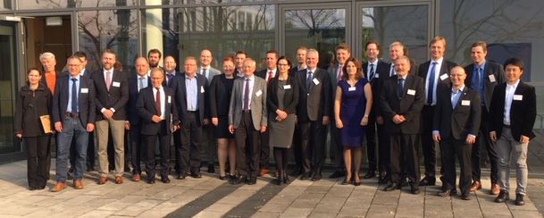 Polish, Czech and German experts from industry, politics and science discussed an efficient and climate-friendly use of carbon resources in Dresden.