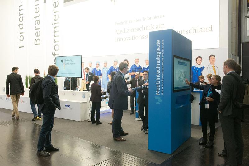 Seit 2013 ist die Bundesregierung bei der MEDICA mit einem eigenen Stand vertreten.