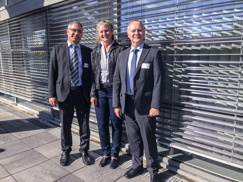 Prof. Esen from Ruhr-University Bochum (Laser Applications Technology), Dr. Ruth Houbertz from Multiphoton Optics GmbH and Dr. Thomas R. Dietrich from IVAM