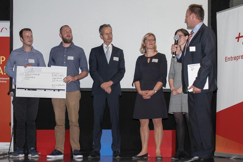 Die Preisverleihung des Hochsprung Awards 2018 fand in Ingolstadt statt. Christoph Dobler und Niclas Dehmel nahmen gemeinsam mit Professor Mnich den Preis für den dritten Platz entgegen.