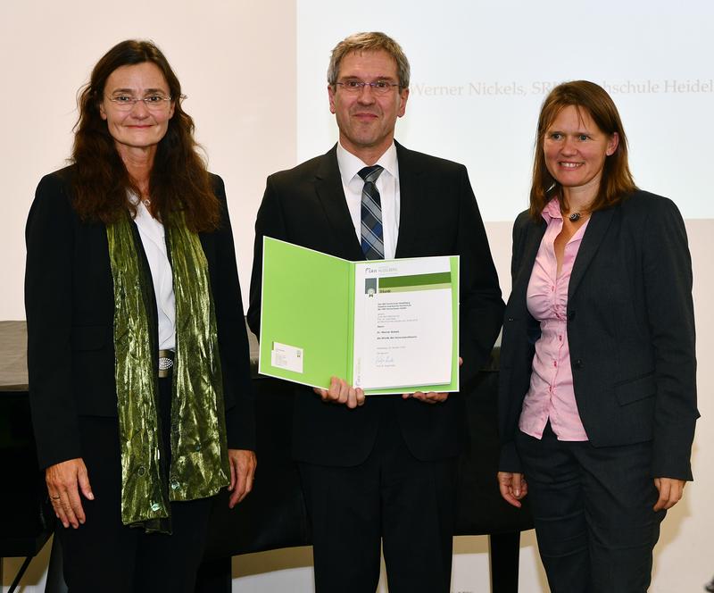 Dr. Werner Nickels erhält eine Honorarprofessur an der SRH Hochschule Heidelberg. Hier mit Rektorin Prof. Dr. Katja Rade und Prof. Dr. Mieke Wasner, Dekanin der Fakultät für Therapiewissenschaften.