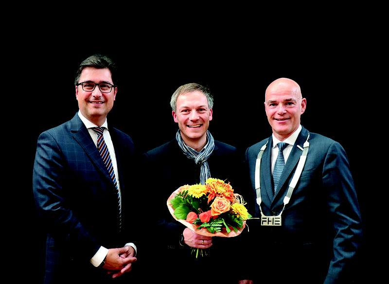 Preisträger Professor Dr. Avemarg (Mitte) mit Dr. Claus Esser (links), Stellv. Vorsitzender des Fördervereins, sowie Rektor Professor Dr. Volker Zerbe (rechts).