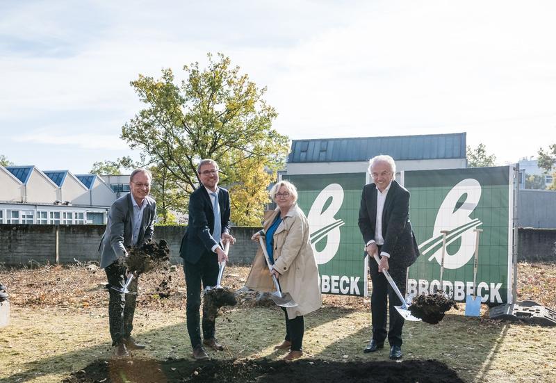 Spatenstich mit Prof. Oliver Sawodny, Prof. Peter Middendorf, Wissenschaftsministerin Theresia Bauer und Prof. Werner Sobek 