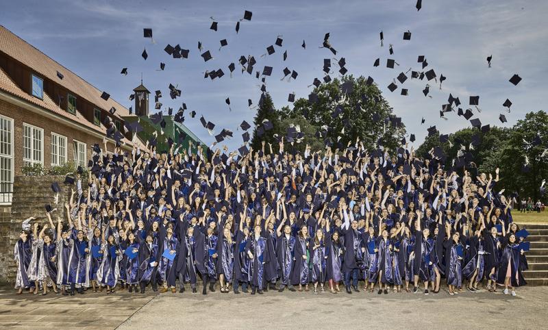  Students graduating from Jacobs University get their foot on the career ladder very successfully. 