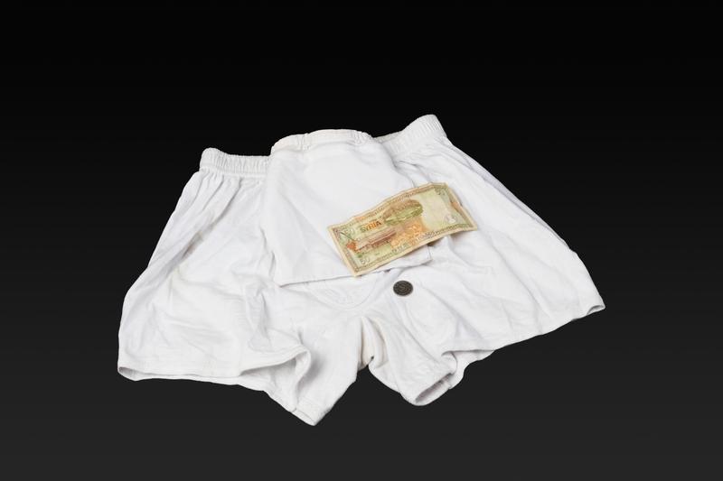 Unterhose mit eingenähter Geldtasche (Der Besitzer flüchtete 2013 aus Syrien über Ägypten und das Mittelmeer nach Deutschland.)