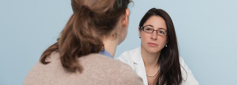 Symbolfoto: Nachstellung eine Konsultation durch die Universitären Psychiatrischen Dienste Bern in den Räumlichkeiten des Universitären Notfallzentrums Inselspital