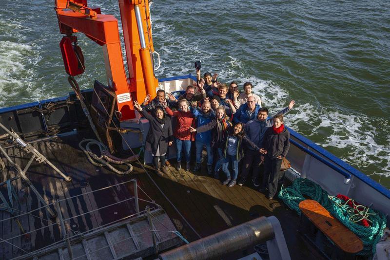 Teilnehmende der Lehrfahrt an Bord des Forschungsschiffes Heincke