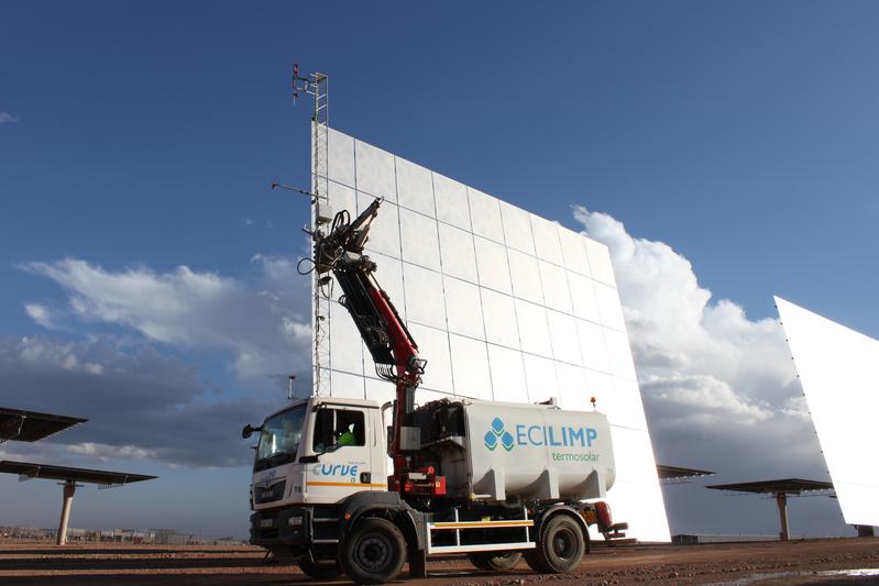 CURVE B truck using HELIOS Cleaning Tools @Noor3 CSP plant