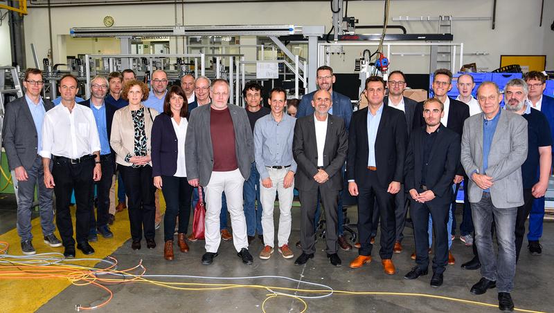 In dem Format „THinktank“ besuchte eine Delegation der TH Bingen die Firma HAHN Automation in Rheinböllen zum gegenseitigen Austausch.