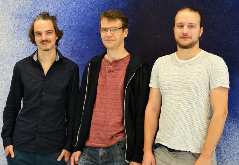 Preisträger der OTH Regensburg: (von links) David Rauber, Prof. Dr. Christoph Palm und Robert Mendel haben auf der MICCAI 2018 in der Kategorie „Robotic Scene Segmentation" den ersten Preis gewonnen.